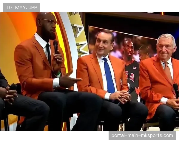 镜头聚焦：詹姆斯跨越四万分后，现场观众起立致敬五分钟